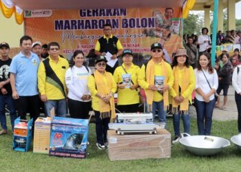 Giat Marharoan Bolon di Kecamatan Girsang Sipangan Bolon, Sekda Ajak Masyarakat Majukan Pariwisata Parapat Danau Toba.