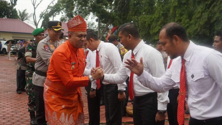 Pj. Bupati Langkat Pimpin Apel Gelar Pasukan Untuk PON XXI : Personil Siap Demi Suksesnya Event Nasional.