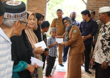 Wali Kota dr. Susanti Serahkan Santunan Dari Pemko Pematangsiantar Kepada 40 Kaum Dhuafa & Anak Yatim di Kecamatan Siantar Sitalasari.