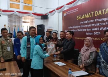 Diusung Tiga Partai Pasangan Susanti - Ronald Daftar Ke KPU Sebagai Calon Walikota & Wakil Walikota Pematangsiantar.