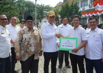 Pj. Bupati Langkat Diwakili Sekda Amril Lepas 101 Kontingen Pesparawi : Optimisme Harumkan Nama Langkat di Ajang Provinsi.