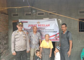 Polsek Perdagangan Gelar Kegiatan Jumat Barokah, Berikan Bantuan Sembako Kepada Warga di Lingkungan II Lormes.