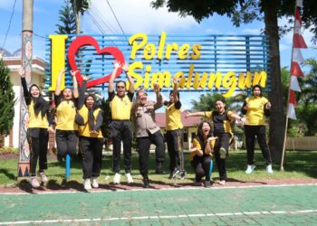 Polwan Polres Simalungun Gelar Lomba Makan Kerupuk Dalam Rangka HUT Polwan RI Ke - 76 Tahun 2024.