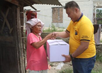 Kapolres Simalungun Pimpin Kegiatan "Minggu Kasih" Dengan Pembagian Bantuan Sosial di Slum Area Sidamanik.