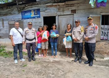 Kapolsek Tanah Jawa Gelar Minggu Kasih, Bantu Warga Kurang Mampu & Himbau Jaga Persatuan Jelang Pemilu 2024.