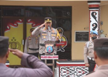Kapolres Simalungun Pimpin Upacara Penghargaan Kenaikan Pangkat Luar Biasa Personel Polres Simalungun.