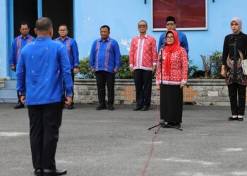 Wali Kota dr. Susanti Pimpin Apel Gabungan Yang Digelar di Halaman Kantor Perumda Tirta Uli Pematangsiantar.