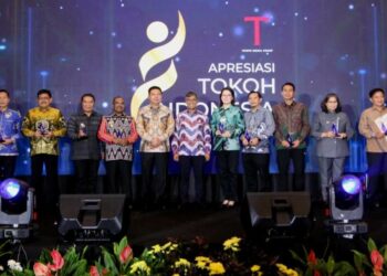 Bupati Simalungun Dapat Penghargaan Sebagai Tokoh Berprestasi.