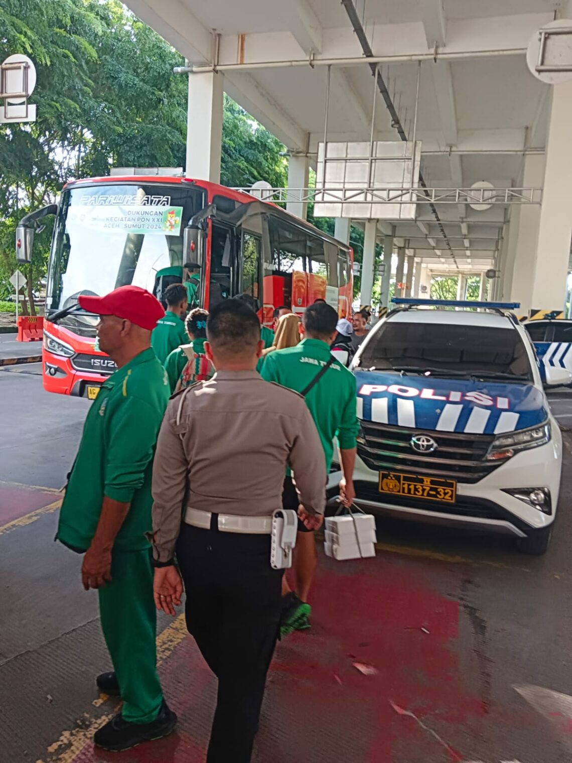 Satlantas Polres Langkat Kawal Rombongan Kontingen PON XXI Cabor Sambo.
