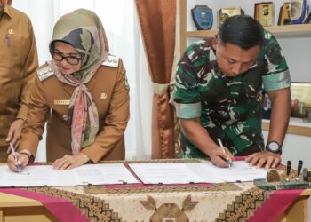 Wali Kota Pematangsiantar dr Susanti Dewayani SpA & Komandan Kodim (Dandim) 0207/Simalungun Letkol Slamet Faojan MHan Tandatangani MoU  Nota Kesepakatan pelaksanaan TNI Manunggal Membangun Desa (TMMD) Ke - 122 Tahun 2024.