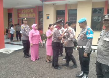 Polsek Tanah Jawa Gelar Syukuran Purna Bhakti Aiptu M.H. Sinaga & Penyambutan Pejabat Baru Kanit Reskrim Serta Kanit Intelkam.