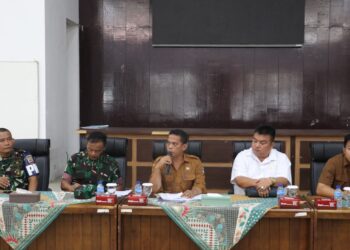 Sekda Junaedi Sitanggang SSTP, MSi Pimpin Rapat Persiapan Tim Desk Pilkada 2024 Kota Pematangsiantar.