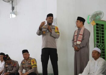 Polres Langkat Gelar Jumat Curhat di Masjid Riyaadusshoiihin Langkat.