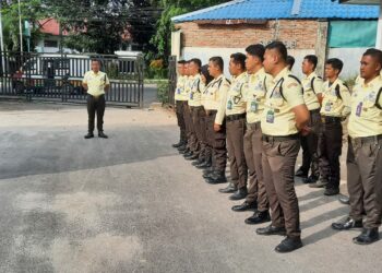 Sat Binmas Polres Pematangsiantar Sambangi Satpam RSUD Dr Djasamen Saragih.