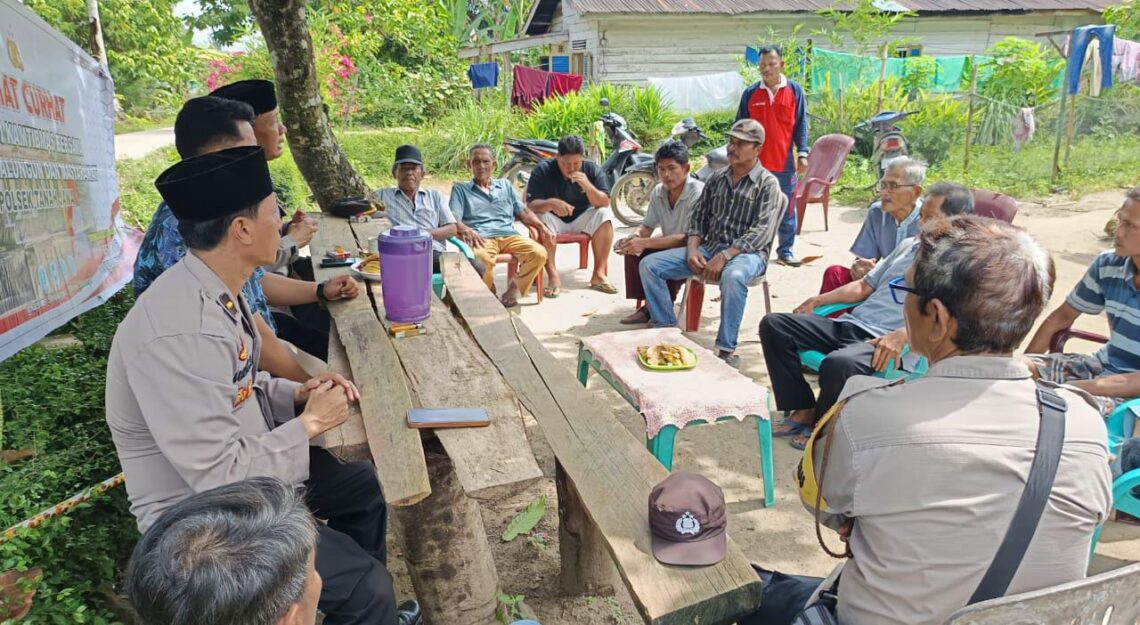 Kapolsek Tanah Jawa Gelar Jumat Curhat, Dengarkan Aspirasi Warga dan Jaga Kamtibmas Jelang Pilkada.