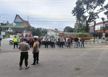 Kabag Ops Polres Simalungun Pimpin Pasukan Antisipasi Kejahatan Jalanan Jelang Pilkada, Patroli di Dua Wilayah.