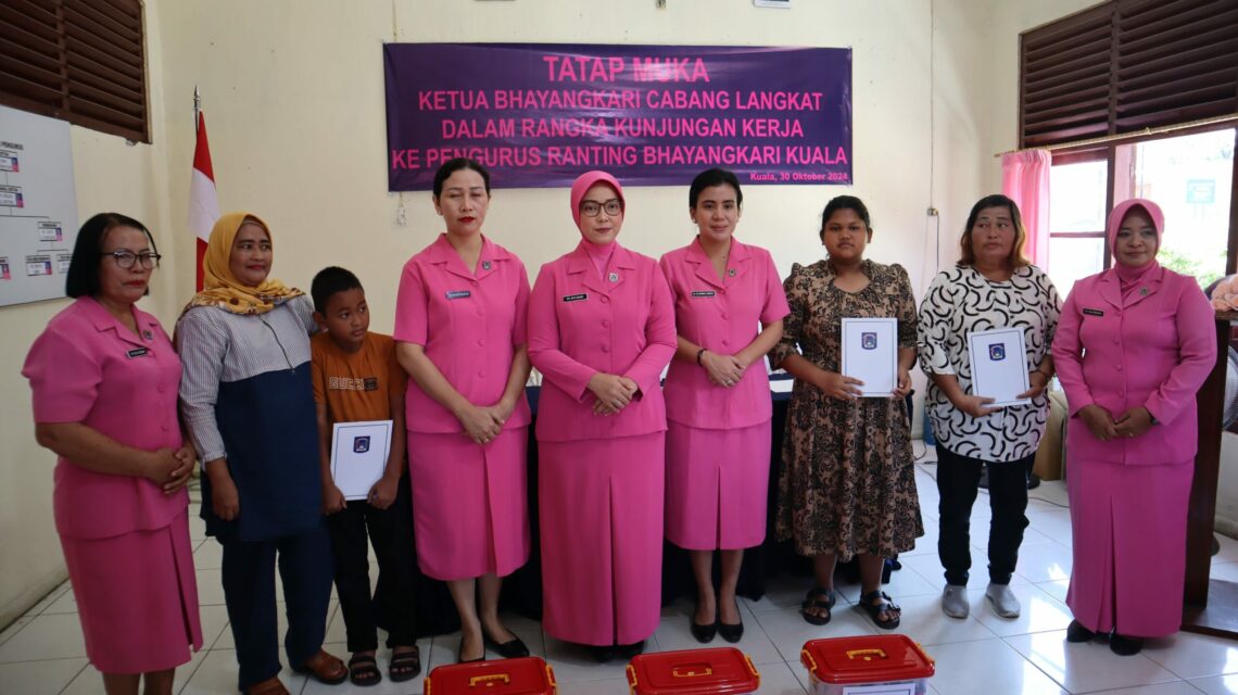 Kunjungan Kerja Ketua Bhayangkari Cabang Langkat Ny Ayu David ke Pengurus Bhayangkari Ranting Kuala.