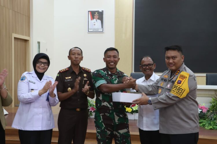 Kejutan Manis Kapolres Simalungun : Ulang Tahun Dandim Diiringi Semangat Sinergitas TNI - Polri.