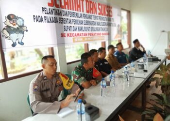 Bhabinkamtibmas Polsek Perdagangan Hadiri Pelantikan Pengawas TPS, Sampaikan Pesan Kamtibmas untuk Pemilu Damai di Kecamatan Pem Bandar.