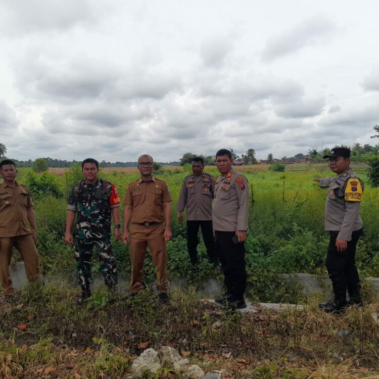 Mendukung Program Asta Cita Presiden RI, Kapolsek Siantar Marihat Pengecekan Lahan Ketapang di Simarimbun.