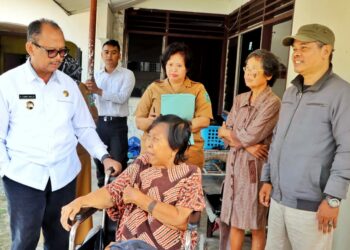 Pemkab Simalungun Bantu Kursi Roda Kepada Warga Yang Sakit.