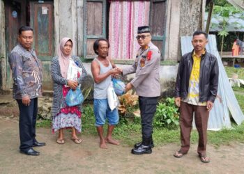 Polsek Perdagangan Gelar Jumat Barokah, Bantu Warga Kurang Mampu di Pematang Bandar.