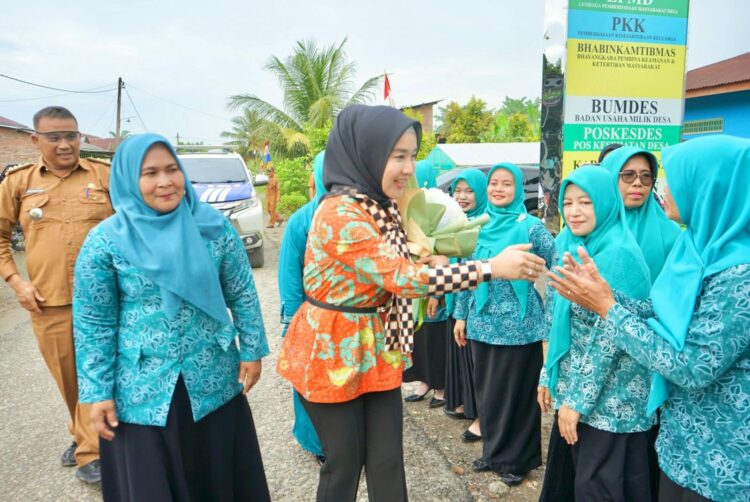 Pj Ketua TP PKK Langkat Evaluasi Calon Desa Percontohan 2024 di Telaga Jernih & Arah Condong.