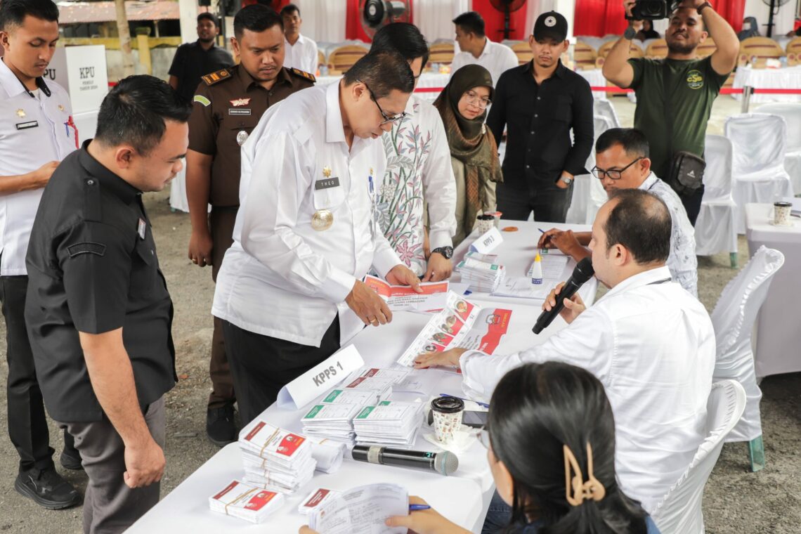 Pjs Wali Kota Pematangsiantar menghadiri simulasi Pemungutan Suara Pemilihan Gubernur dan Wakil Gubernur serta Wali Kota dan Wakil Wali Kota Pematangsiantar Tahun 2024.