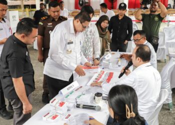 Pjs Wali Kota Pematangsiantar menghadiri simulasi Pemungutan Suara Pemilihan Gubernur dan Wakil Gubernur serta Wali Kota dan Wakil Wali Kota Pematangsiantar Tahun 2024.