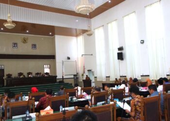 Pjs Wali Kota Pematangsiantar Diwakili Sekda Sampaikan Pengantar Nota Keuangan Wali Kota Atas Ranperda Kota Pematangsiantar Tentang APBD Tahun Anggaran.