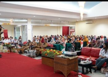 Staf Khusus Mentri Hukum Dan Ham Bane Raja Manalu Memotivasi Kaum Ibu- Ibu Warga Binjai.