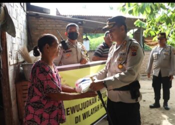 Kapolres Tebingtinggi AKBP M Kunto Wibisono SH S.IK .M.Si Memberikan Bantuan  Bagi Masyarakat Kurang Mampu.