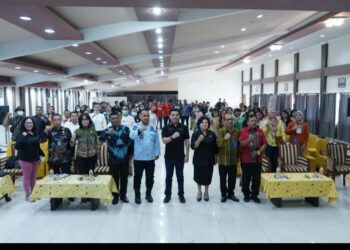 Bane Raja Manalu Foto Bersama Dengan Bupati Karo Bersama Dengan Pelaku UKM.