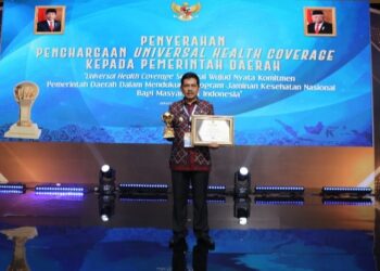 Pj. Walikota Tebingtinggi Terima Penghargaan.