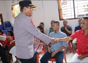 Wakapolresta Siantar Kompol Pardamean Hutahean, SH, S.I.K,MH Meyalurkan Basos Ke Yayasan Sinar Harapan Kasih Bapa ODGJ.