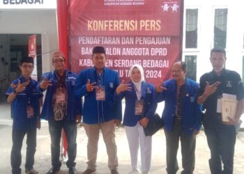 Poto

Foto Bersama Selesai Pendaftaran Di KPUD Sergai.