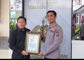 Kapolres Tebingtinggi Terima Penghargaan.