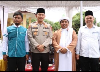 Kapolres Simalungun AKBP Ronald F.C Sipayung, S.H., S.I.K., M.H , Bersama Tokoh Agama Tuan Guru Batak (TGB ) Syekh Dr Ahmad Sabban Elrahmaniy Rajagukguk Memimpin Kegiatan Peletakan Batu Pertama Pembangunan Musholla Istiqlal Polsek Tanah Jawa Resor Simalungun.