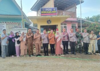 Polres Simalungun Foto Bersama Saat Melakukan Penilaian Poskamling / Perlombaan di Wilayah Hukumnya.