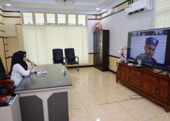 Walikota Pematangsiantar dr. Susanti Memberikan Pemaparan Materi Dalam Acara TPKS Kepada Peserta Seminar GMKI Siantar - Simalungun.