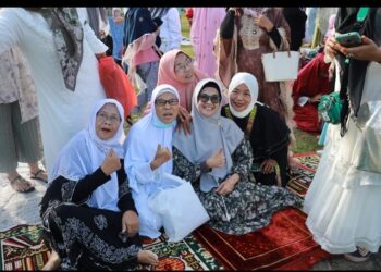 Walikota Pematangsiantar Foto Bersama Saat Menghadiri Sholat Idul Adha 1443 H Di Lapangan Adam Malik.