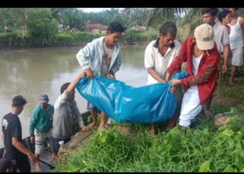 Mayat Anak Umur 8 Tahun Setelah 3 Hari Pencarian Didalam Sungai Padang Berhasil Ditemukan.