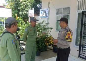 Bhabinkamtibmas Polsek Pdg.Hulu Bersama Petugas Linmas di Kelurahan Bandarsono.