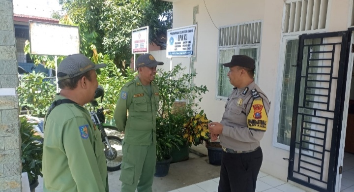 Bhabinkamtibmas Polsek Pdg.Hulu Bersama Petugas Linmas di Kelurahan Bandarsono.