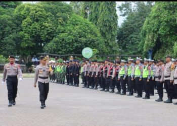Kapolres Tebingtinggi AKBP. Andreas Tampubolon  SiK.MKP Pimpin Apel Gelar Pasukan Operasi Mantap Brata Toba 2023 - 2024 Bertempat di Lapangan Sri Mersing Tebingtinggi.