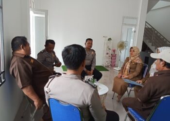 Sat Binmas Polres Tebingtinggi Sambangi Ke Kantor Lurah Satria Kecamatan Padang Hilir.