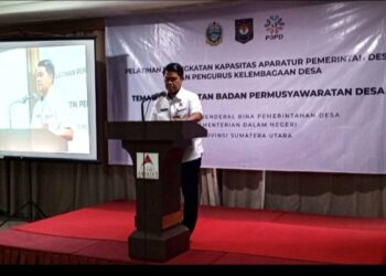 Direktur Fasilitasi Kerjasama LPD/BPD Direktorat Jenderal Bina Pemerintahan Kementerian Dalam Negeri Murtono, S.STP, M.Si. Meyampaikan Kata Sambutan Penutupan di Hotel Grand Antares Medan.