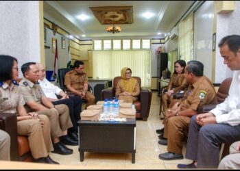 Wali Kota Pematanngsiantar dr. Susanti Dewayani SpA Hadiri Acara Penyerahan Sertifikat Hak Pengelolaan Atas Tanah Pasar Horas Kota Pematang Siantar di Ruang Kerja Rumah Dinas Wali Kota.