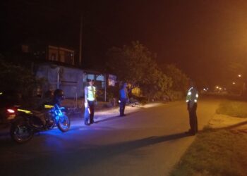 Polsek Sipispis Lakukan Patroli Bersinggungan di Jalan Lintas Desa Marjanji.