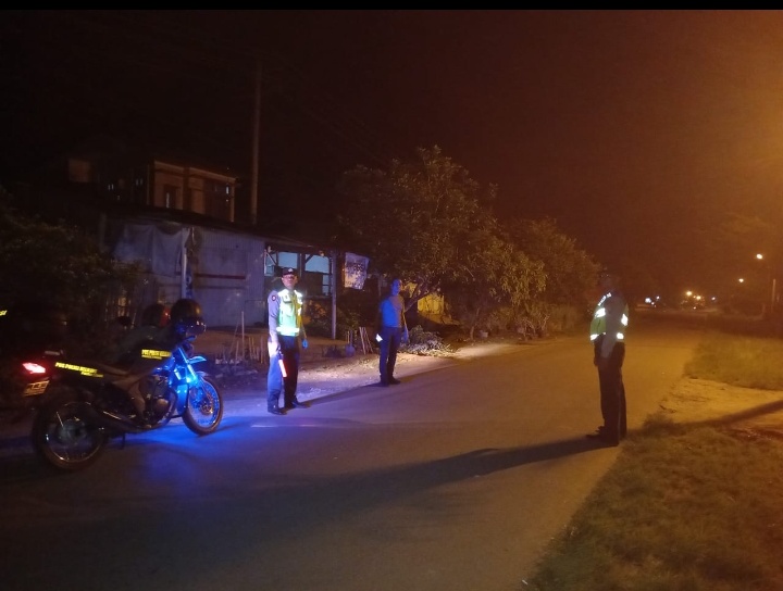 Polsek Sipispis Lakukan Patroli Bersinggungan di Jalan Lintas Desa Marjanji.